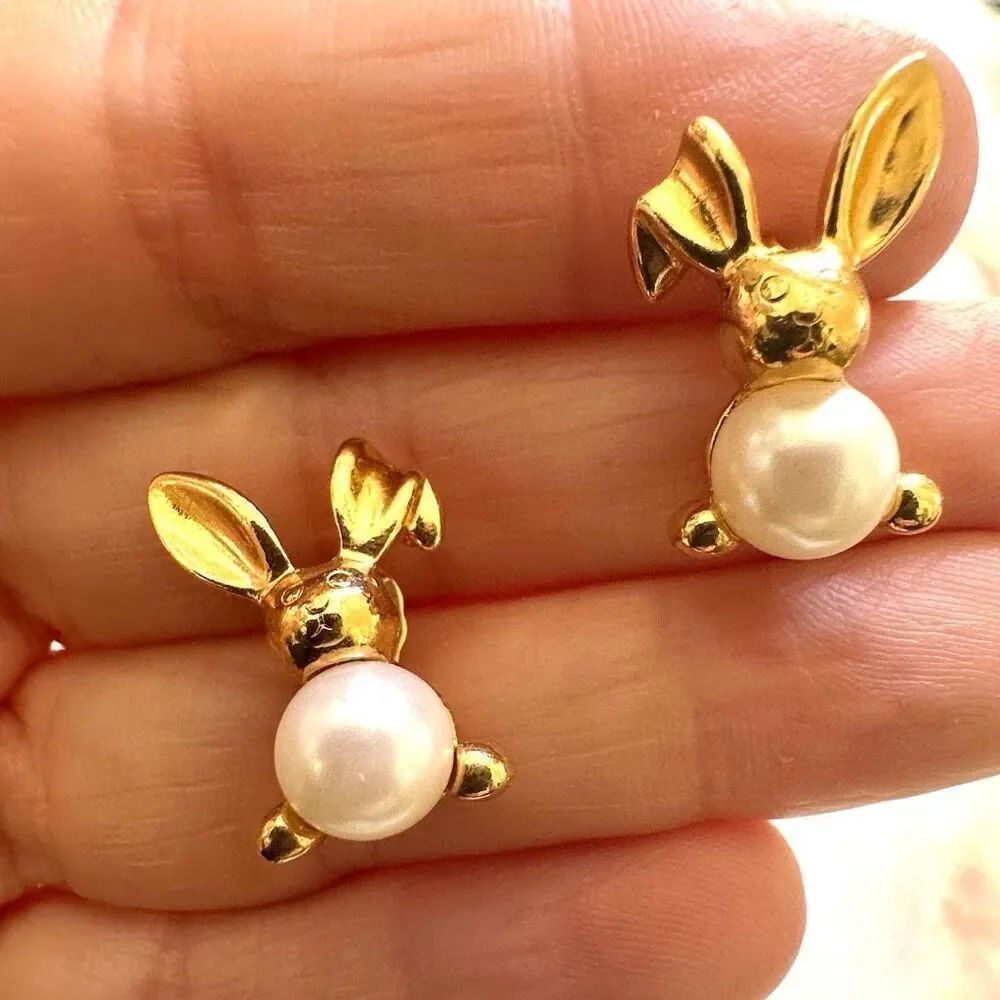 Avon bunny faux pearl vintage post earrings